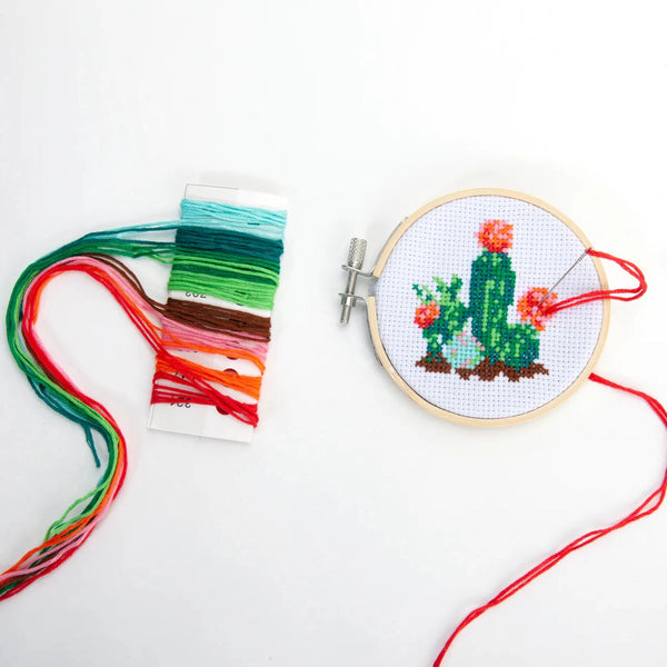 Kikkerland mini cross stitch kit cactus – Dilly Dally Kids