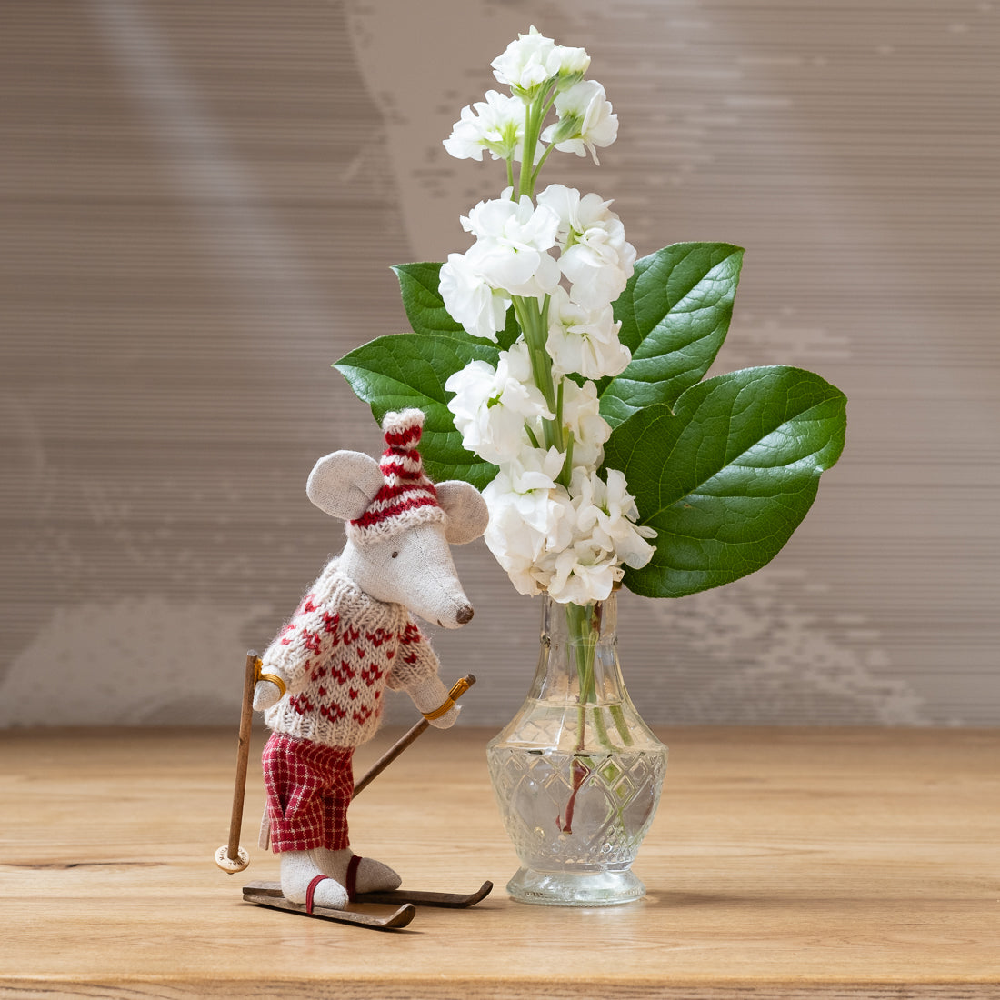 Maileg winter mouse mum with ski set 2024 – Dilly Dally Kids