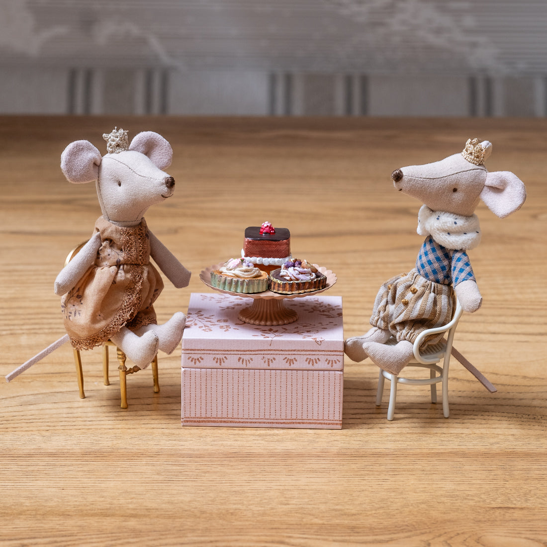 Maileg mini cakes and cake stand – Dilly Dally Kids