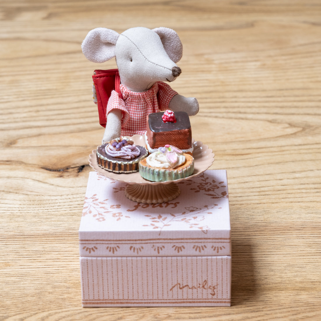 Maileg mini cakes and cake stand – Dilly Dally Kids