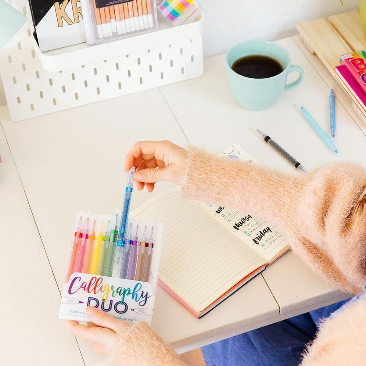 https://dillydallykids.ca/cdn/shop/products/ooly-calligraphy-duo-double-ended-markers-arts-crafts-ooly-6.jpg?v=1623283520